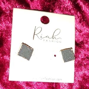 Riah Fashion Black Square Earrings